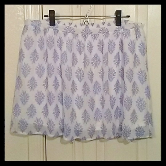 Old Navy Dresses & Skirts - NEW Old Navy Floral Print Skirt.
